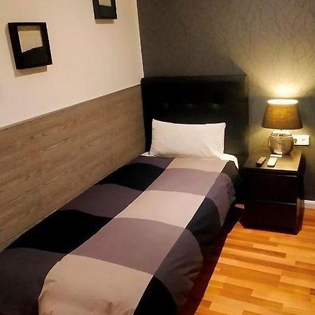 Single Rooms Madrid Luaran gambar