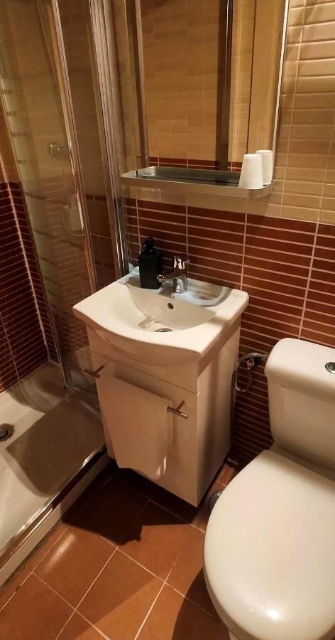 Single Rooms Madrid Luaran gambar