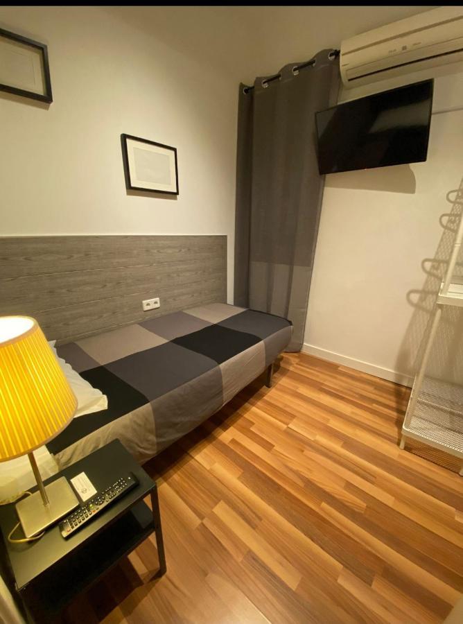 Single Rooms Madrid Luaran gambar