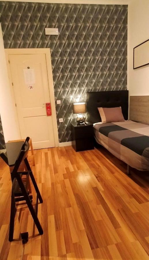 Single Rooms Madrid Luaran gambar