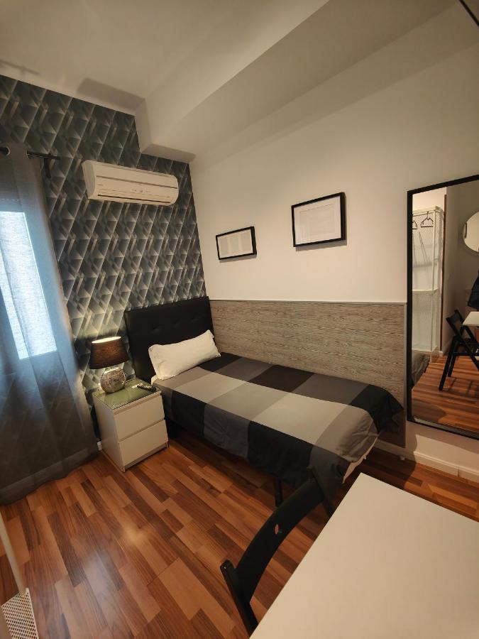 Single Rooms Madrid Luaran gambar